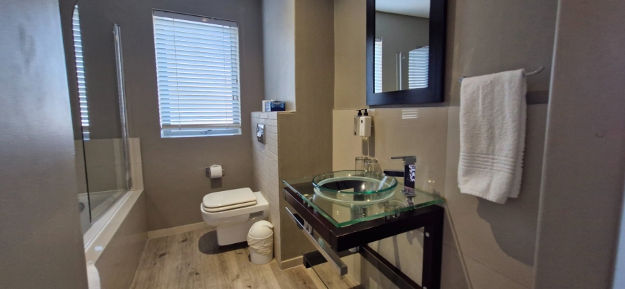  Bedroom Property for Sale in Bloubergstrand Western Cape